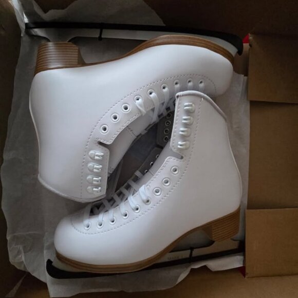 BRAND NEW, LADY'S, JACKSON CLASSIC 200, FIGURE SKATES, SIZE 9!!! - Picture 1 of 7